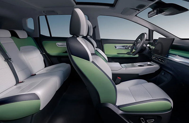 vista frontal de la pantalla táctil del GAC Emkoo